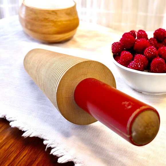 Wood Textured Rolling Pin Norwegian Lefse Flatbread with Red Handles - Picture 5 of 11
